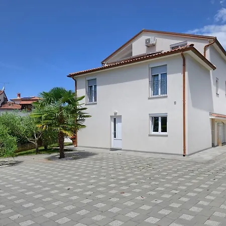 Splendid In With Swimming Pool Apartment *