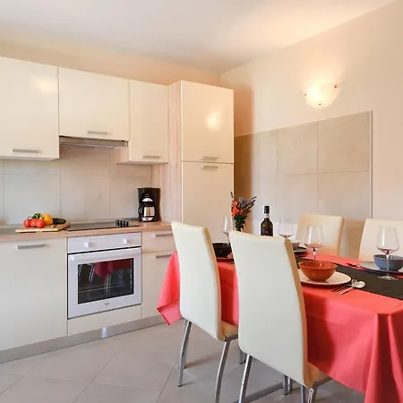 Apartment Splendid In With Swimming Pool Poreč