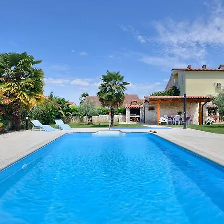 Splendid In With Swimming Pool Apartment