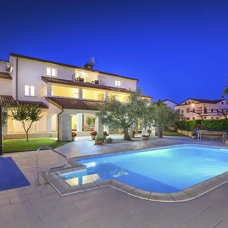 Splendid In With Swimming Pool