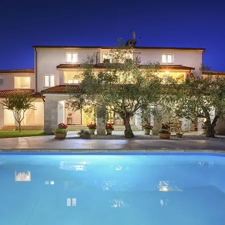 Splendid In With Swimming Pool Apartment *