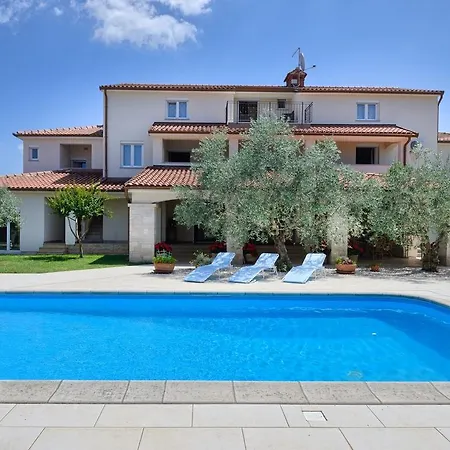 Splendid In With Swimming Pool * Porec